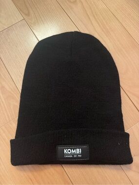 KOMBI Black Tuque/Beanie